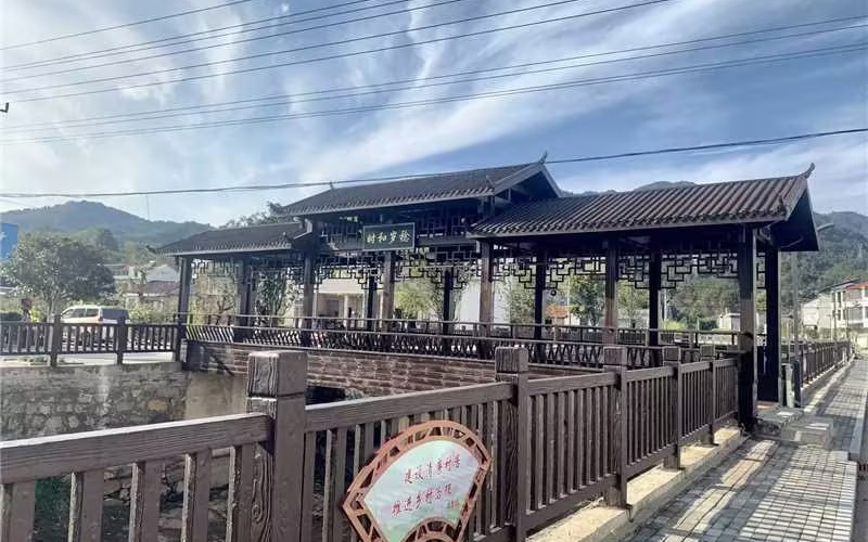 建设清廉村居