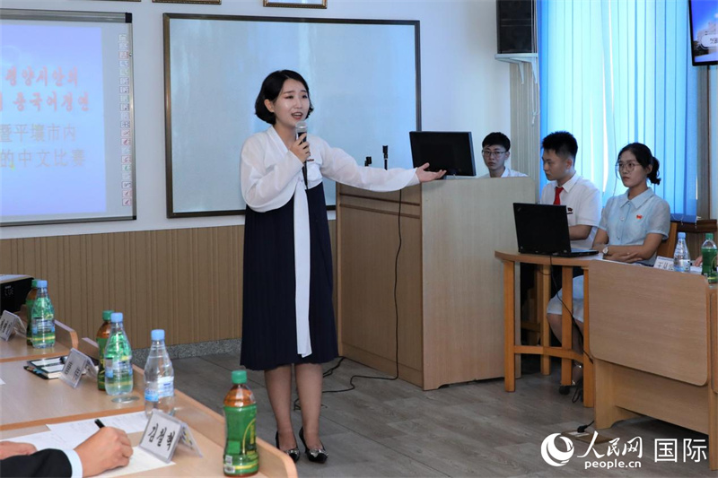 图为大学生组选手平壤外国语大学六年级学生权游京在进行演讲。 人民网记者 刘融摄