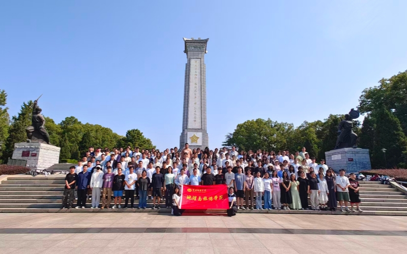 黄冈师范学院学子走进红安,开展红色研学活动。