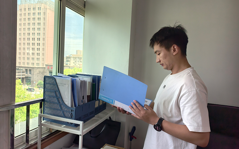 何旭辉整理文书