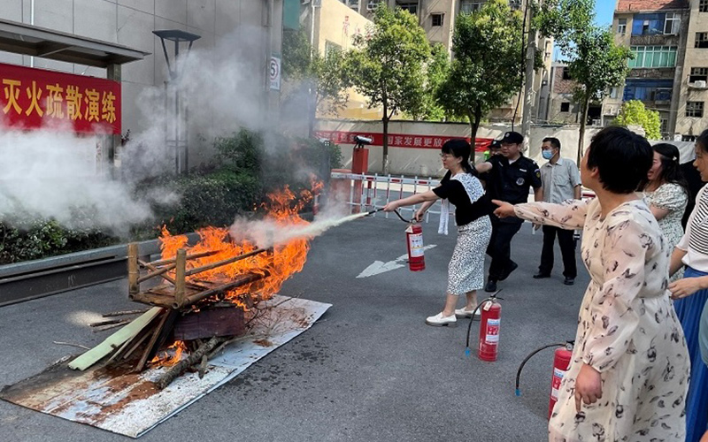 洪湖市局秋季消防应急演练现场。